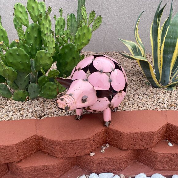 Metal Circular Pig Yard Art Garden Decor